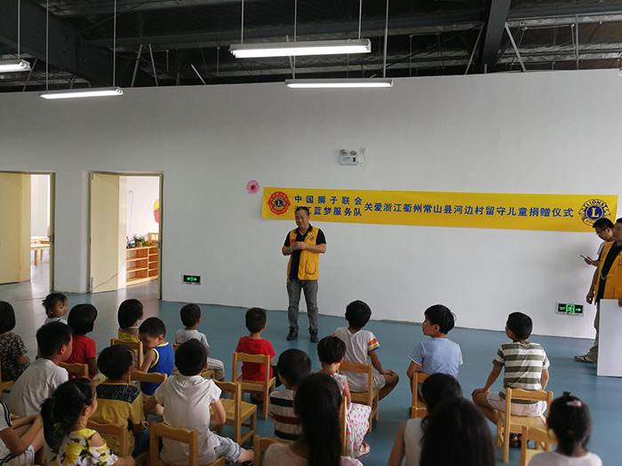 慈善公益,留守兒童,關(guān)愛留守兒童,辦公家具